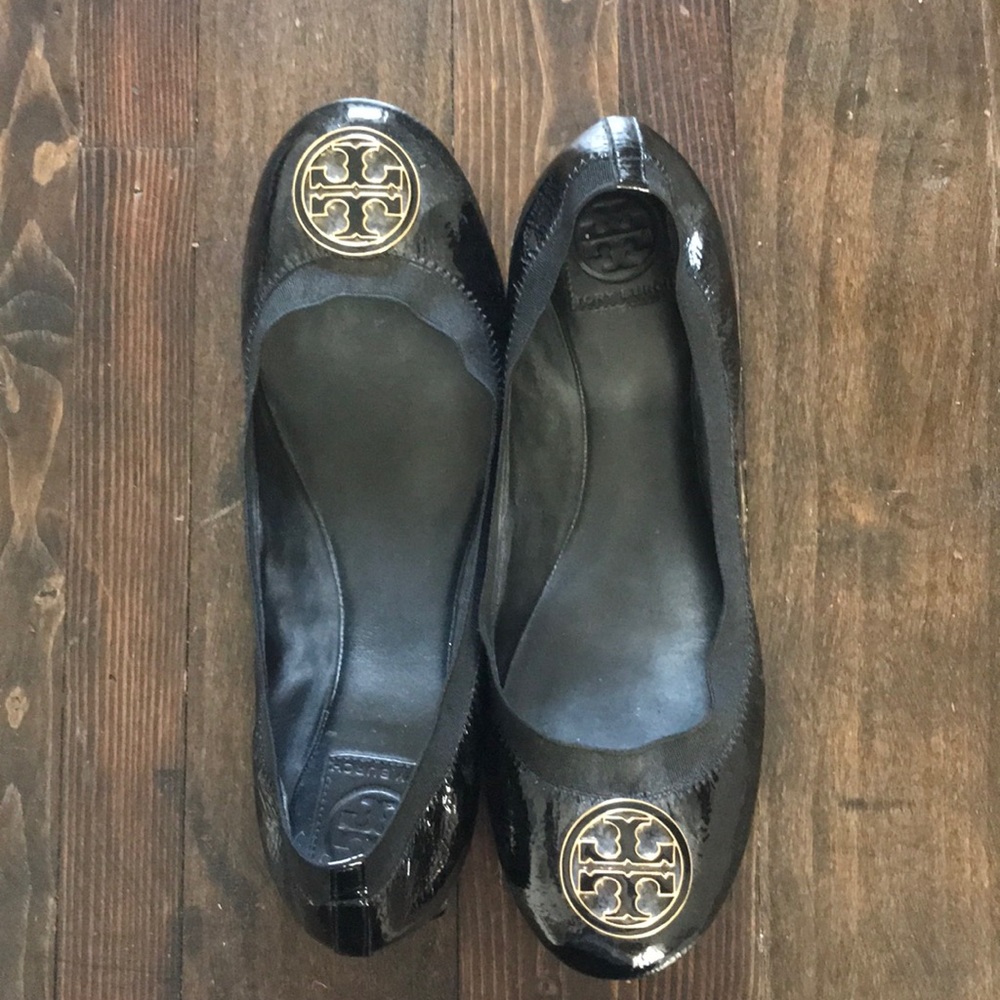 TORY BURCH black flats with gold accent